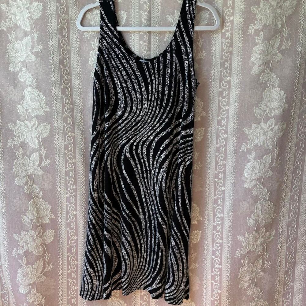 Jostar Vintage Women's Black and White Dress